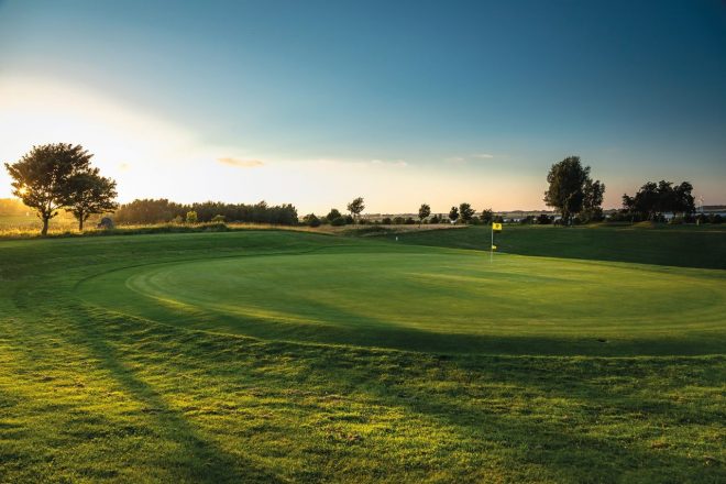 Golfplatz im Sonnenuntergang bei Wulfen