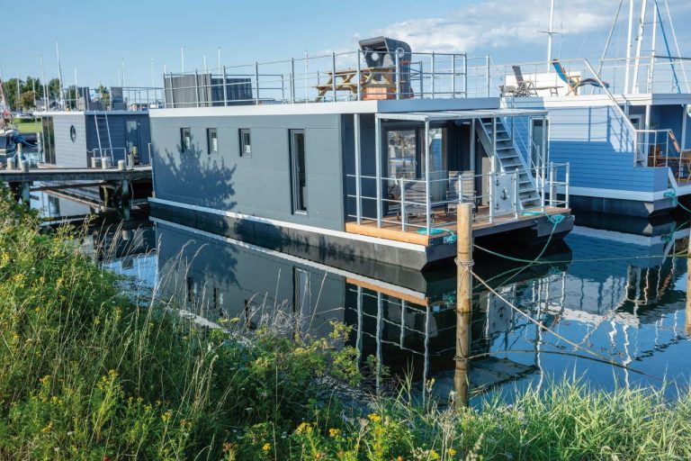 Hausboot im Hafen